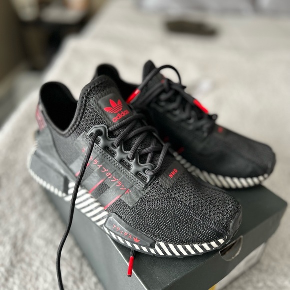 NMD_R1.V2 J Adidas Sneakers 👟 - Picture 5 of 5